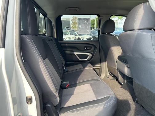 2023 Nissan Titan SV