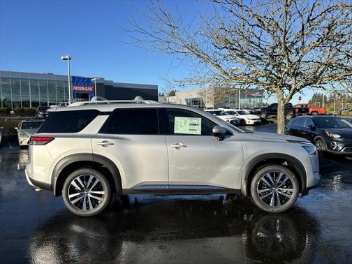 2025 Nissan Pathfinder Platinum 4WD