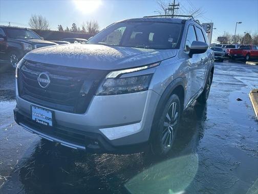 2025 Nissan Pathfinder Platinum 4WD