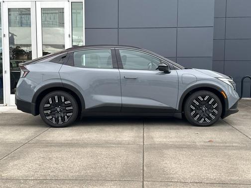 Boulder Gray Pearl/Black 2026 Nissan Leaf PLATINUM+