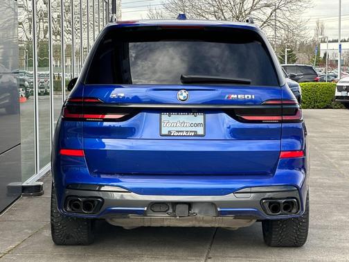 2025 BMW X7 M60i