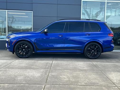 2025 BMW X7 M60i