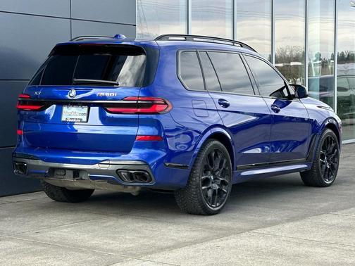 2025 BMW X7 M60i