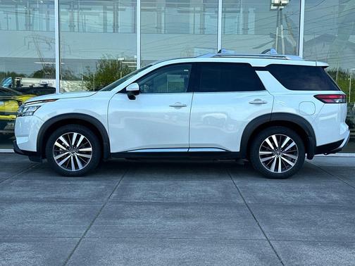 Pearl White Tricoat 2022 Nissan Pathfinder Platinum 4WD