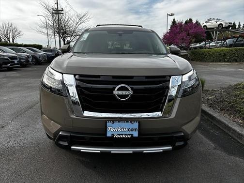 2025 Nissan Pathfinder Platinum 4WD