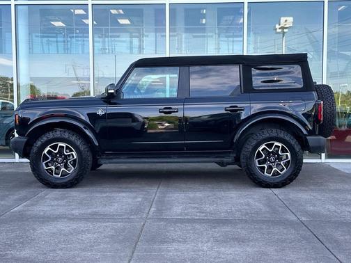 Shadow Black 2023 Ford Bronco Outer Banks