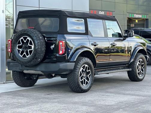 Shadow Black 2023 Ford Bronco Outer Banks