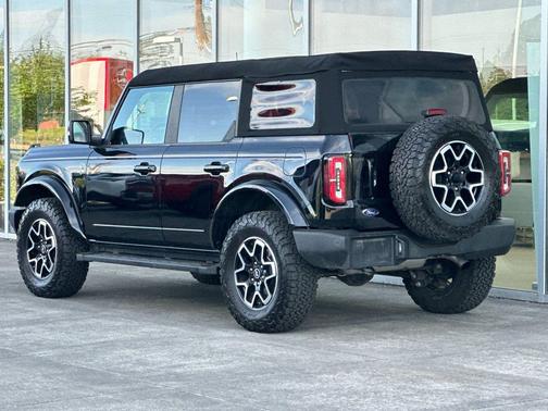 Shadow Black 2023 Ford Bronco Outer Banks