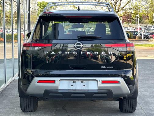 Super Black 2022 Nissan Pathfinder SL 4WD
