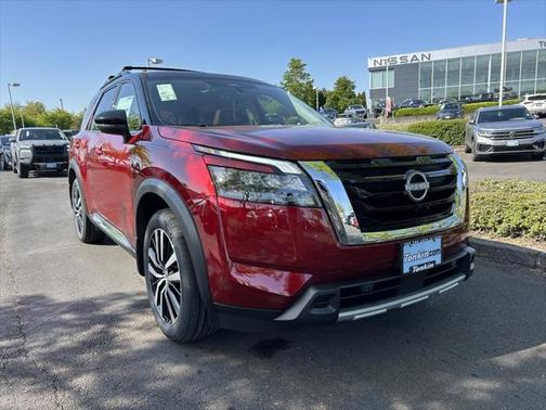 2025 Nissan Pathfinder Platinum 4WD