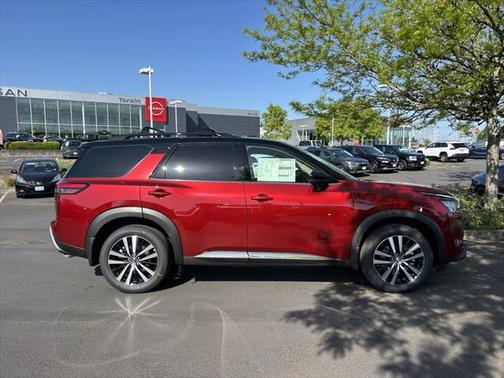2025 Nissan Pathfinder Platinum 4WD