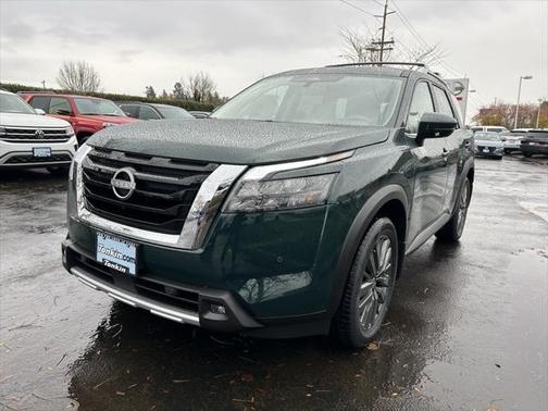 2025 Nissan Pathfinder SL 4WD