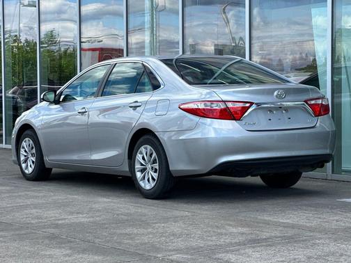 Celestial Silver Metallic 2015 Toyota Camry LE
