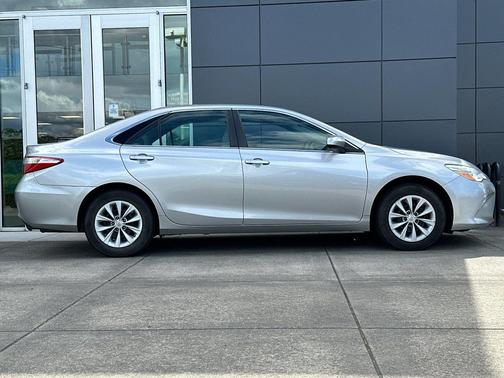 Celestial Silver Metallic 2015 Toyota Camry LE