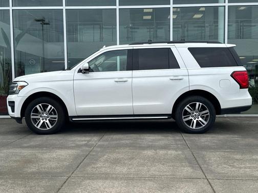 Star White Metallic Tri-Coat 2022 Ford Expedition XLT