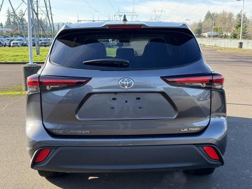 2024 Toyota Highlander LE