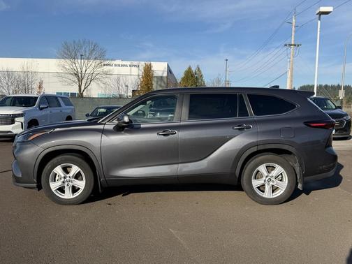 2024 Toyota Highlander LE