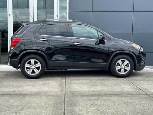 Black Metallic 2019 Chevrolet Trax LT