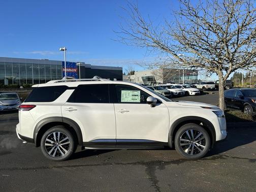 2025 Nissan Pathfinder Platinum 4WD