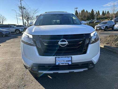 2025 Nissan Pathfinder Platinum 4WD