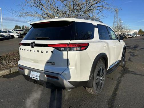 2025 Nissan Pathfinder Platinum 4WD