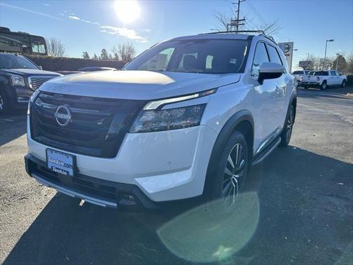 2025 Nissan Pathfinder Platinum 4WD