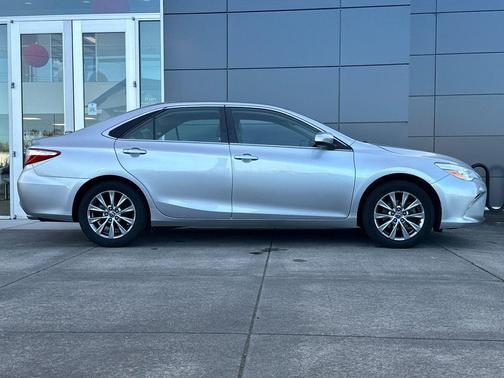 Celestial Silver Metallic 2015 Toyota Camry XLE