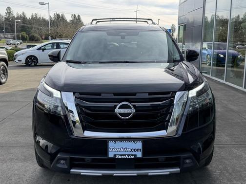2025 Nissan Pathfinder Platinum 4WD