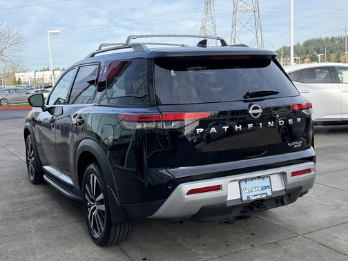 2025 Nissan Pathfinder Platinum 4WD
