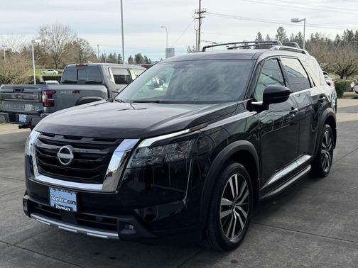 2025 Nissan Pathfinder Platinum 4WD