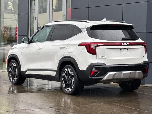 Snow White Pearl 2024 Kia Seltos SX Turbo