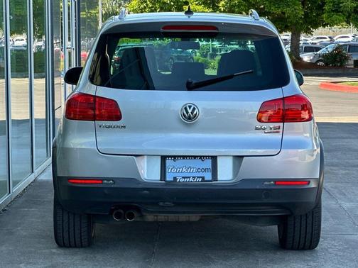 Reflex Silver Metallic 2014 Volkswagen Tiguan 4MOTION Auto R-Line