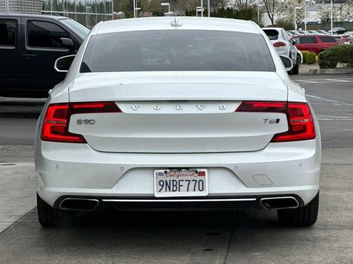 2017 Volvo S90 T6 Momentum