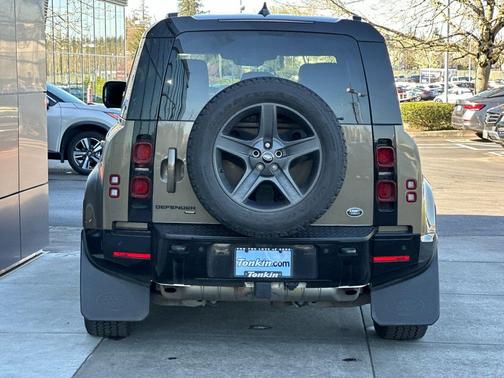 Lantau Bronze Metallic 2023 Land Rover Defender 110 X-Dynamic SE