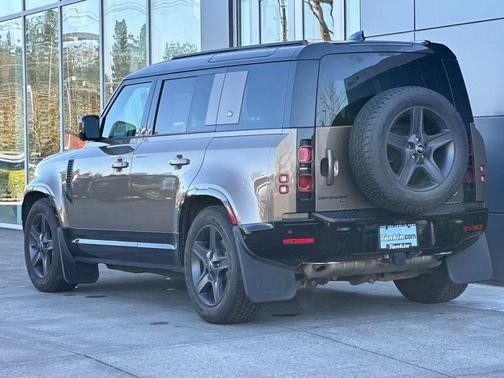 Lantau Bronze Metallic 2023 Land Rover Defender 110 X-Dynamic SE