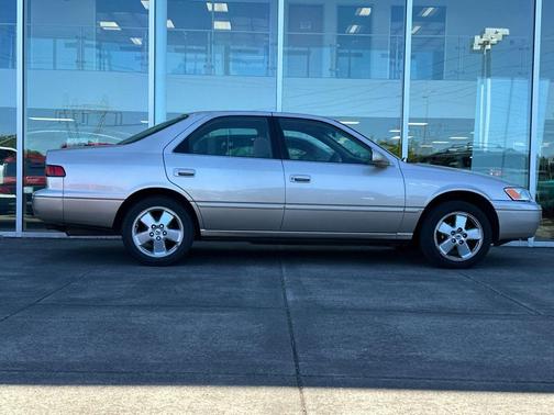 Tan 1999 Toyota Camry CE