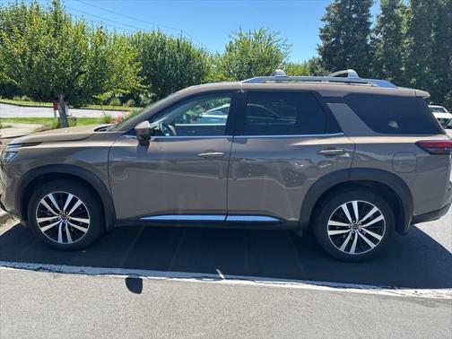 2024 Nissan Pathfinder Platinum 4WD