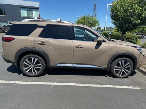 2024 Nissan Pathfinder Platinum 4WD