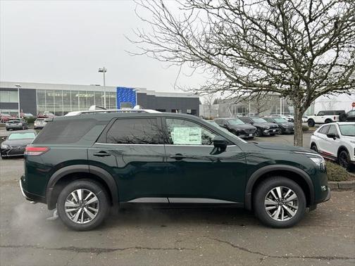 2025 Nissan Pathfinder SL 4WD