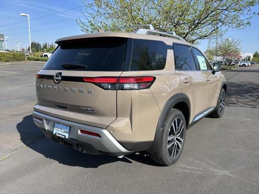 2025 Nissan Pathfinder Platinum 4WD