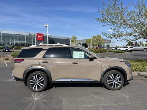 2025 Nissan Pathfinder Platinum 4WD