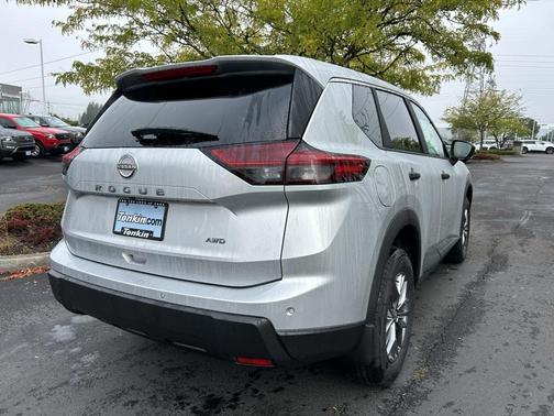 Brilliant Silver Metallic 2025 Nissan Rogue S