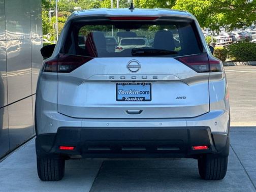 Brilliant Silver Metallic 2025 Nissan Rogue S
