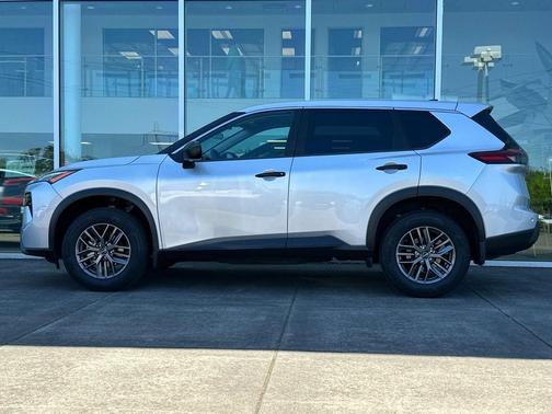 Brilliant Silver Metallic 2025 Nissan Rogue S
