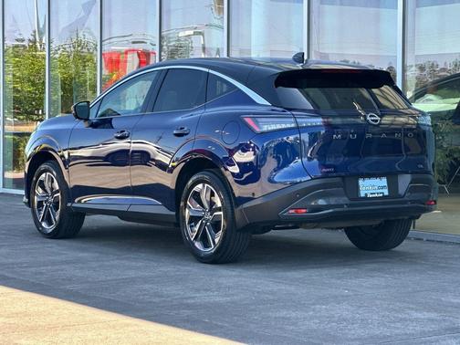 Deep Ocean Blue Pearl/Super Black 2025 Nissan Murano SL