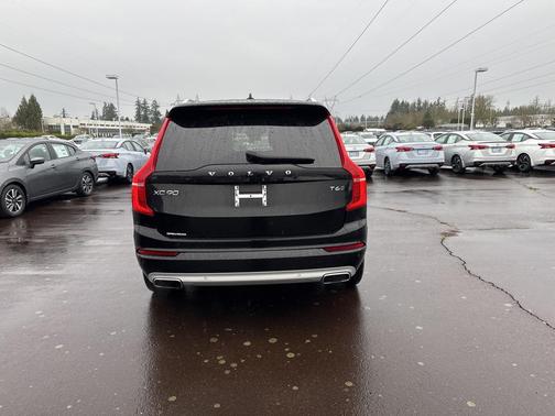 2021 Volvo XC90 T6 Momentum