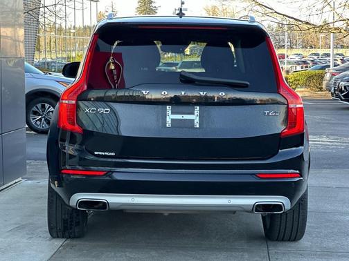 2021 Volvo XC90 T6 Momentum