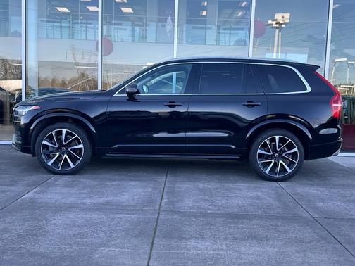 2021 Volvo XC90 T6 Momentum