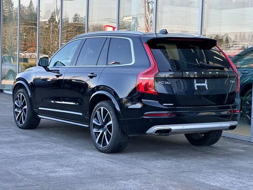 2021 Volvo XC90 T6 Momentum