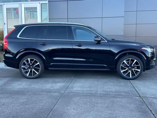 2021 Volvo XC90 T6 Momentum